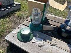 Coleman battery powered Lantern, Coleman Propane Lantern modal 5419-701, *Unreserved*