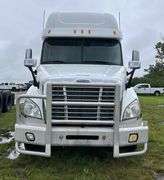 2013 Freightliner Cascadia Semi Truck