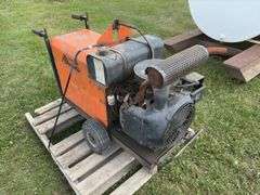 Acklands G225 AC/DC Welder, gas, Onan Engine model B48M-GA018/4107A1, missing battery, *Unreserved*