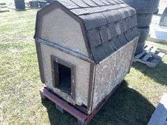 Doghouse, approx 3 1/2'x3'x4', *Unreserved*