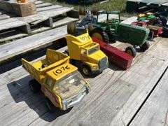 Pallet w/ Vintage toy vehicles, metal/plastic Tonka, John Deere (approx 9), Mini skateboard 1'9", *Unreserved*