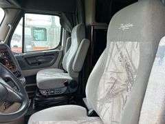 2013 Freightliner Cascadia Semi Truck