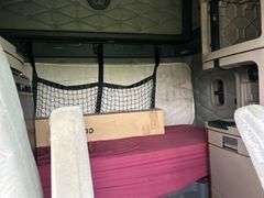 2013 Freightliner Cascadia Semi Truck