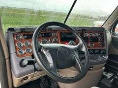 2013 Freightliner Cascadia Semi Truck