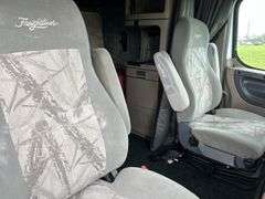 2013 Freightliner Cascadia Semi Truck