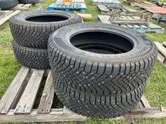 4 Continental Ice Contact studded tires, Unidirectional 225/65R17, *Unreserved*