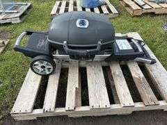 Napoleon Portable BBQ w/ stand, 12000 BTU mod# PRO285X, sn 030269, *Unreserved*