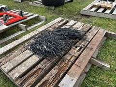 Approx 120 10"L Phillips head screws, *Unreserved*