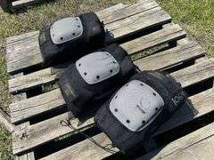 3 Pair in mesh bag of hand light kneepads, *Unreserved*