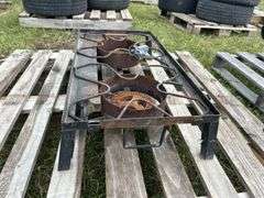Woods Outfitter 2 Propane Camp Stove (2 burner), approx 1'3"x2'6", *Unreserved*