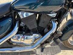 2005 Suzuki Boulevard C90 Motorcycle