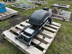 Napoleon Portable BBQ w/ stand, 12000 BTU mod# PRO285X, sn 030269, *Unreserved*