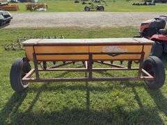 Federated Co-op Grass Seeder, 8' wide, pin hitch, *Unreserved*