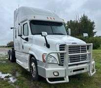2013 Freightliner Cascadia Semi Truck