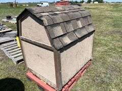 Doghouse, approx 3 1/2'x3'x4', *Unreserved*