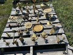 Pallet w/ assorted Brass Decor, candle holders, cups, bunnies, approx 30 pcs, *Unreserved*