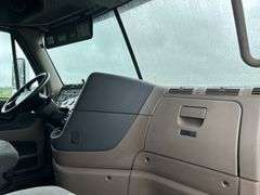2013 Freightliner Cascadia Semi Truck