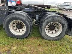 2013 Freightliner Cascadia Semi Truck