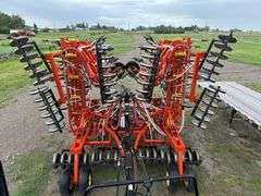 2004 Bourgault 5710 Air Drill & 5300 Air Tank Model #5710-20-47, Product# 2591 *Unreserved*