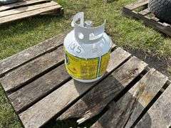 20 lb LPG tank date 11/23, *Unreserved*