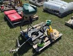 Pallet w/ Mosquito magnet, weed eater (gas sn 13059N302213, unknown condition), Brumisateur  - unknown condition, *Unreserved*