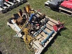 Pallet w/ Axle Stand, Car jack, Hydraulic bottle jack, extension cord, *Unreserved*