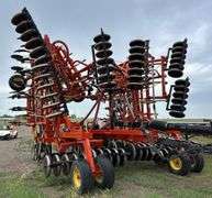 2004 Bourgault 5710 Air Drill & 5300 Air Tank Model #5710-20-47, Product# 2591 *Unreserved*