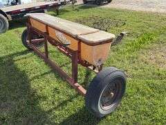 Federated Co-op Grass Seeder, 8' wide, pin hitch, *Unreserved*