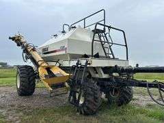2004 Bourgault 5710 Air Drill & 5300 Air Tank Model #5710-20-47, Product# 2591 *Unreserved*