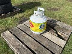 20 lb LPG tank date 11/23, *Unreserved*