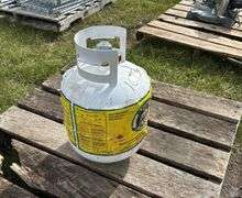 20 lb LPG tank date 11/23, *Unreserved*