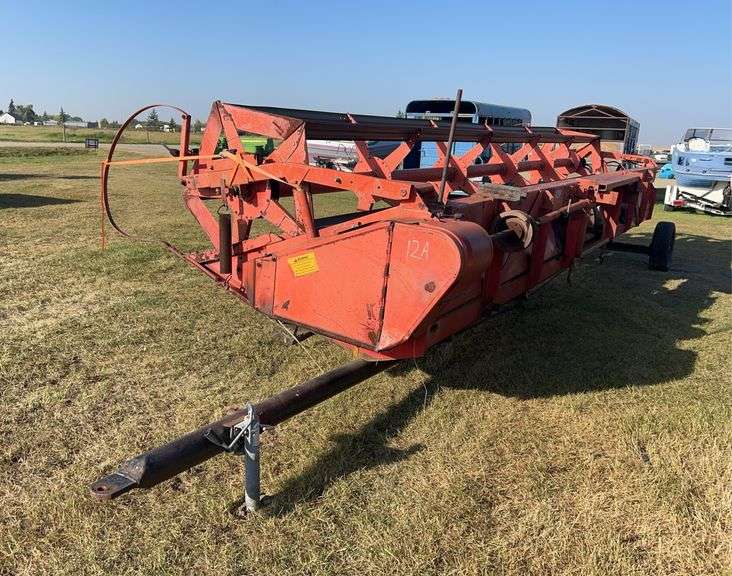 24' Massey Ferguson Header ( On Site @ Wild Rose Auction Yard  ) *Unreserved*