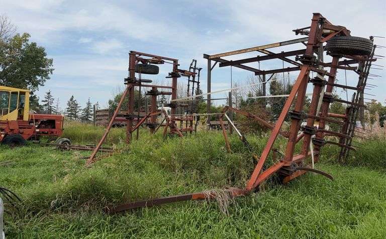 Morris  Double Wing Cultivator w/ mounted harrows, OFFSITE **Unreserved**