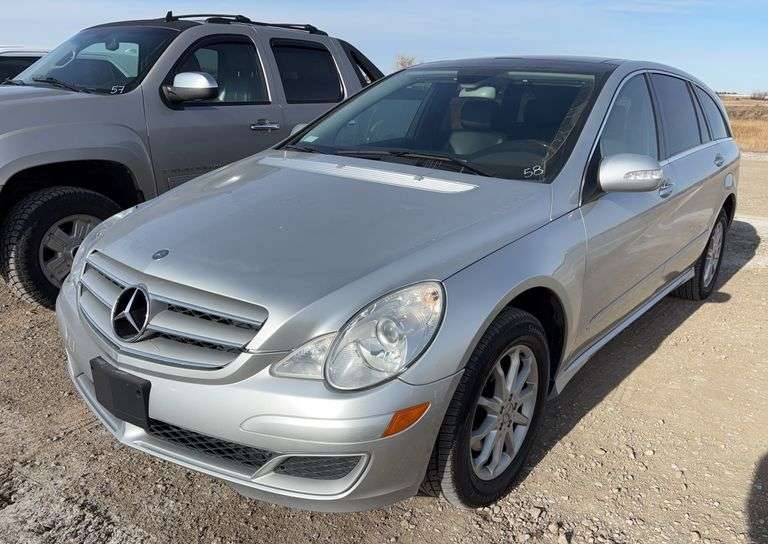 06 R350 2006 Mercedes-Benz R350 Car, *Unreserved* - Wild Rose Auction Services