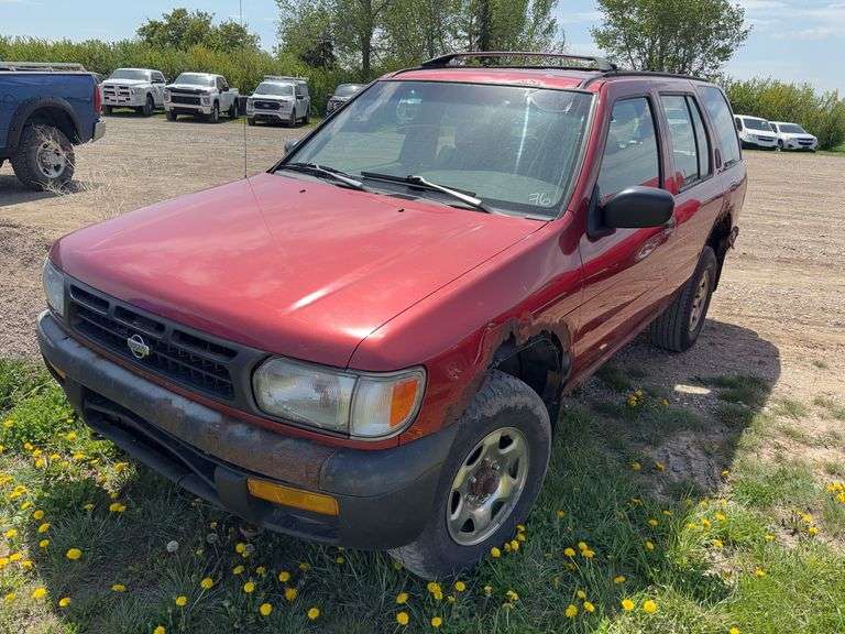 1997 Nissan Pathfinder Suv *Unreserved* - Wild Rose Auction Services