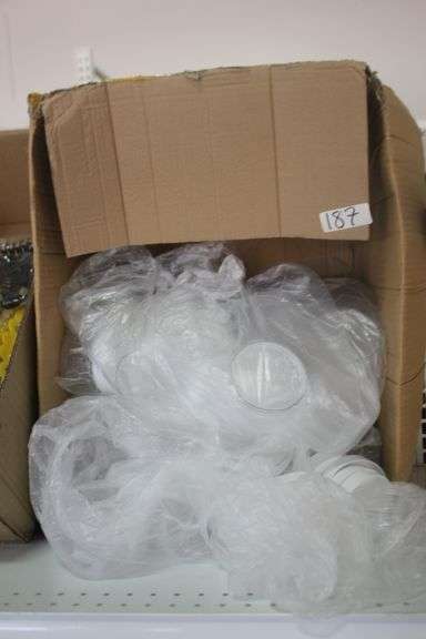CLEAR SMALL CONTAINERS WITH LID APROX 30+ IN CASE