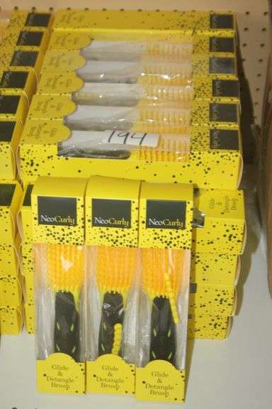 NEO CURLY GLIDE & DETANGLE BRUSH BRAND NEW RETAIL $25 EA