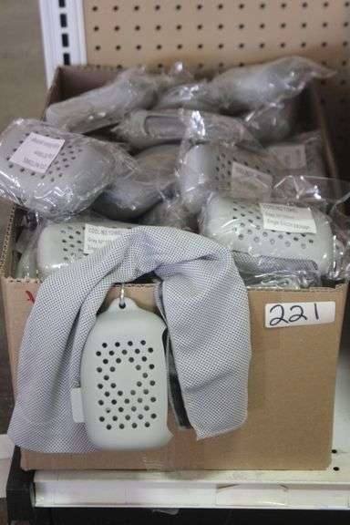 11.8" x 39.4" GRAY COOLING TOWEL IN CARRYING CASE WITH CLIP