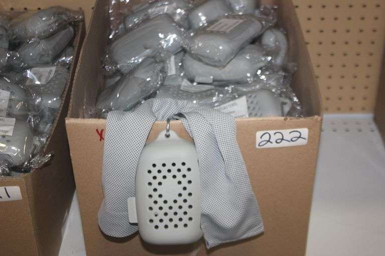 11.8" x 39.4" GRAY COOLING TOWEL IN CARRYING CASE WITH CLIP