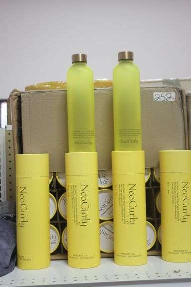 NEO CURLY NON-TOXIC YELLOW FROSTED TRITAN PLASTIC MOTIVATIONAL WATER BOTTLE 24FL OZ BRAND NEW RETAIL $35 EA