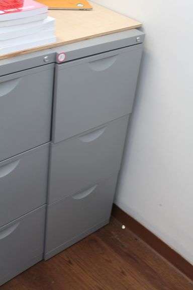 3-DRAWER METAL FILING CABINET APROX 15"x18"x3.5' GREY COLOR