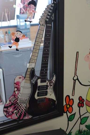 WOWWEE PAPER JAMS INSTANT ROCKSTAR BATTERY OPERATED GUITARS