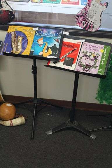 METAL TELESCOPING SHEET MUSIC STAND WITH TRI-POD BASE