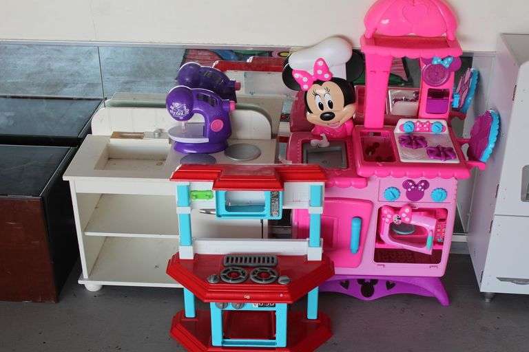 KIDS PLAY KITCHEN SETS INCLUDING MINNIE MOUSE; WOODEN WHITE SET, AND PLASTIC MULTICOLOR SET