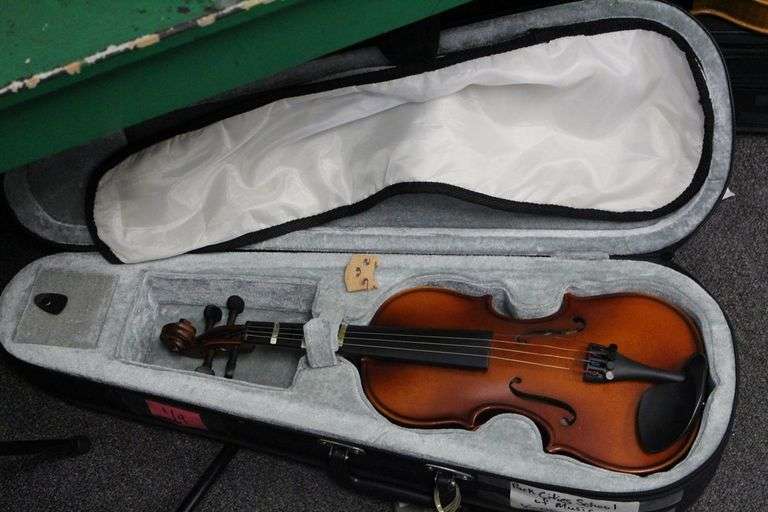 MENDINI BY CECILIO MV300 VIOLIN IN ORG CASE SN: 201224882