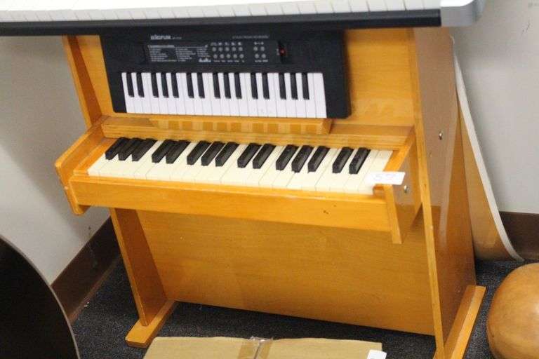 KIDS VINTAGE SOLID WOOD PLAY PIANO AND BIGFUN BF-3738 BATTERY OPERATED KEYBOARD