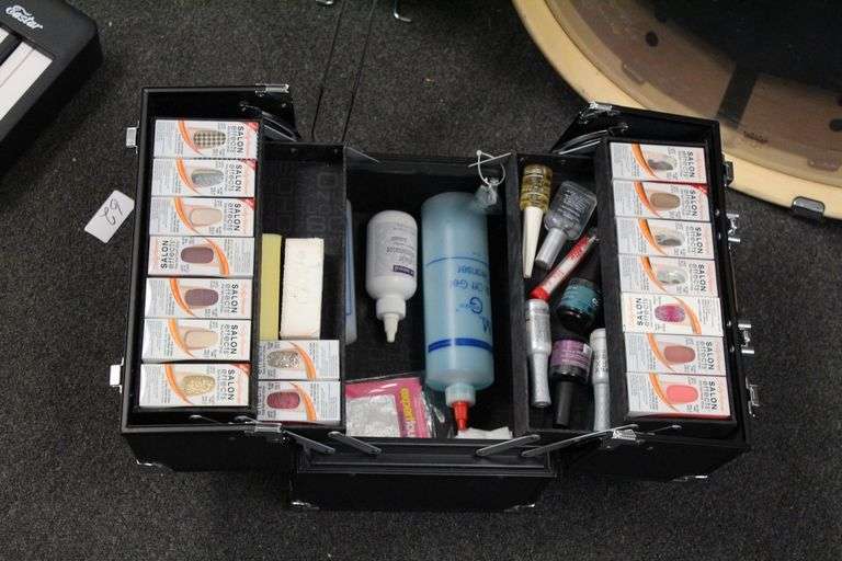 SOHO NEW YORK BEAUTY CASE FULL OF NAIL PRODUCTS INCLUDING SALON EFFECTS REAL NAIL POLISH STRIPS, SOAK OFF GEL, CUTICLE ELIMINATOR, CLEAR COATS, ECT ]