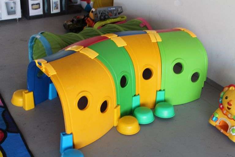MULTI-COLOR PLASTIC CATERPILLAR PLAY TUNNEL APROX 4.5' X 2'