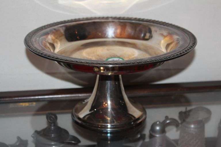 WM ROGERS 860 SILVER PLATED COPPER SERVING STAND APROX 6"H x 11"DIA'