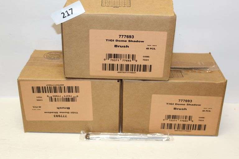 TIGI COSMETICS 777693 DOME SHADOW PROFESSIONAL BRUSH